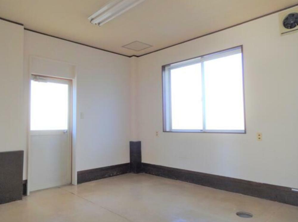 �y���ԁE���r���O�z�@